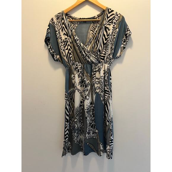 Don’t Miss Out Dresses & Skirts - Short Sleeve V-Neck Tunic Dress Silver Blue Zebra Size Small JL
